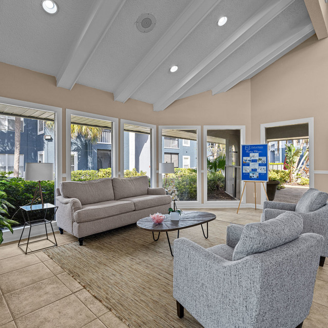 The Park at Veneto - Bright, Modern Lounge with Vaulted Ceiling